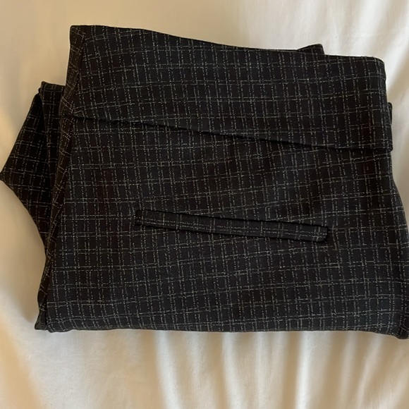 Flattering and fun black patterned zipper flat front slacks - Picture 13 of 13